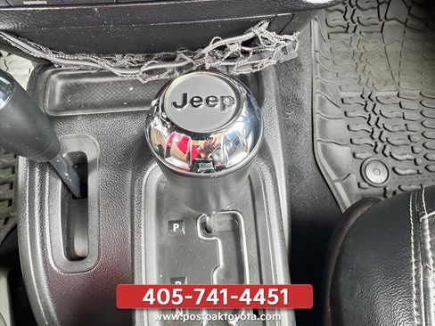 Used 2015 Jeep Wrangler Unlimited Sahara w/ Connectivity Group AWD/4WD image 12