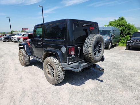 Used 2017 Jeep Wrangler Sahara image 3