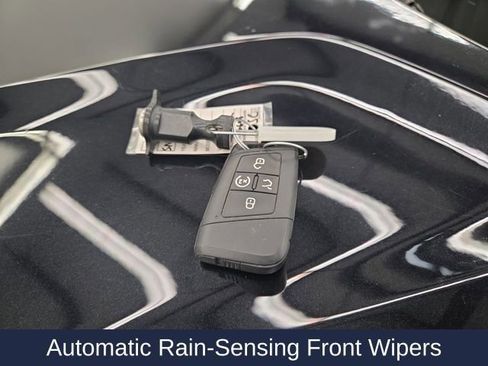 Used 2022 Volkswagen Taos SE w/ Panoramic Sunroof Package image 33