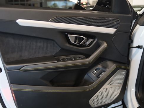 Used 2019 Lamborghini Urus AWD/4WD image 14