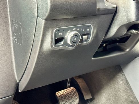 Certified 2025 Mercedes-Benz GLB 250 image 10