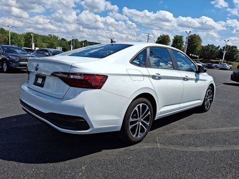 Certified 2024 Volkswagen Jetta Sport image 9