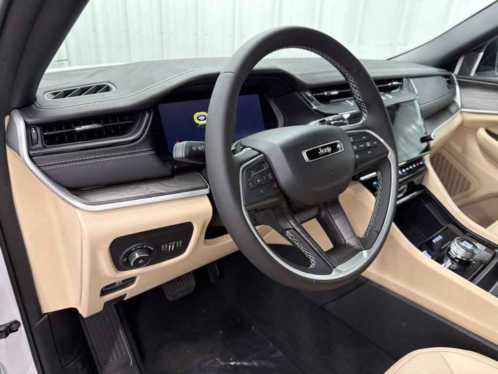 New 2026 Jeep Grand Cherokee Limited w/ Luxury Tech Group II AWD/4WD image 15