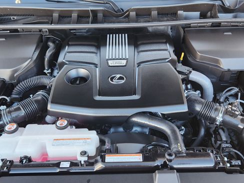 Used 2025 Lexus LX 600 4WD w/ Luxury Package image 23