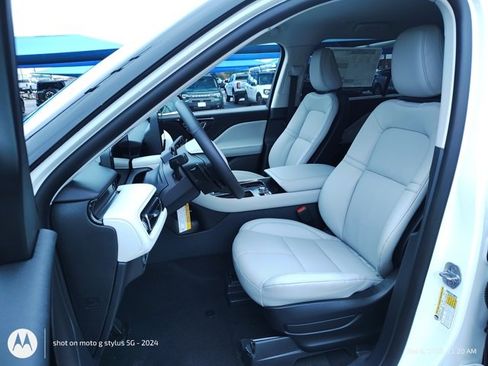 New 2026 Lincoln Aviator 2WD image 9