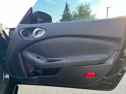 Used 2015 Nissan 370Z Touring RWD image 15