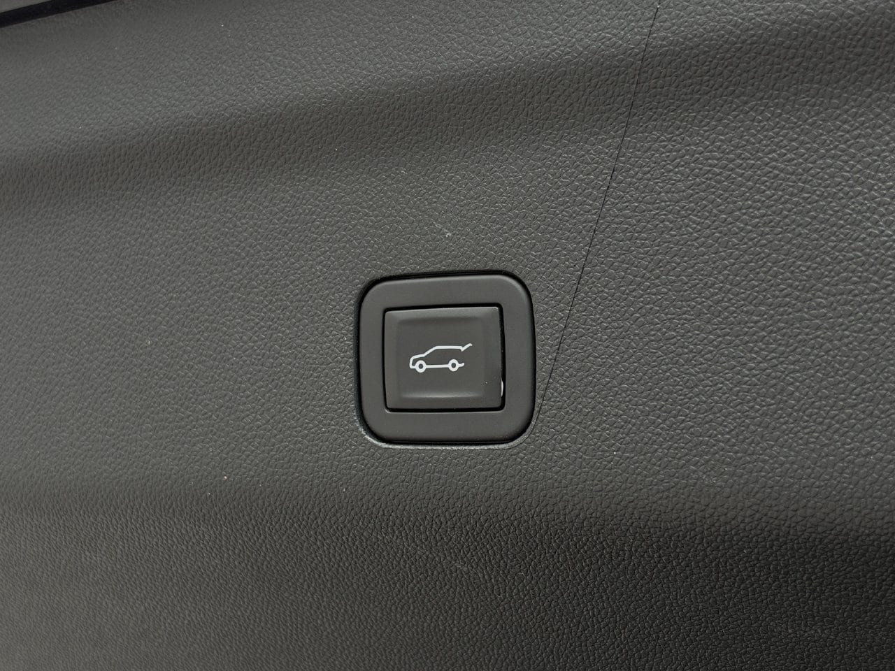 Certified 2025 Chevrolet Tahoe LT RWD image 30