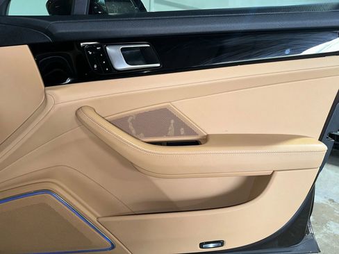 Used 2018 Porsche Panamera w/ Premium Package Plus image 33