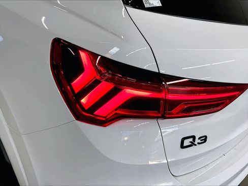 Certified 2025 Audi Q3 2.0T Premium Plus w/ Premium Plus Package image 31