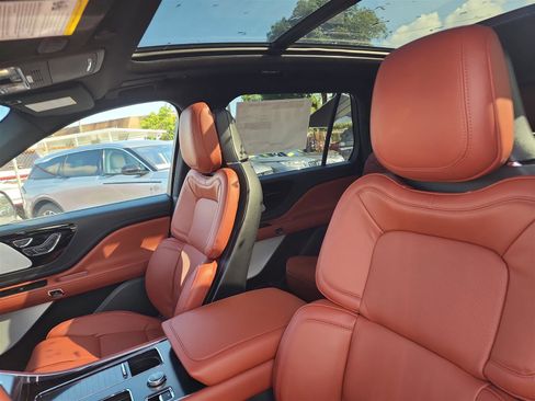New 2025 Lincoln Aviator Reserve w/ Luxury Package image 12