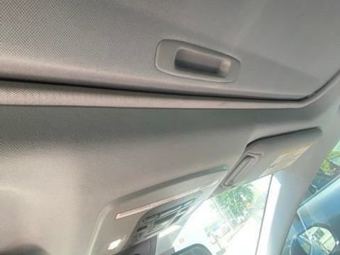 Used 2020 Toyota Camry SE FWD image 4