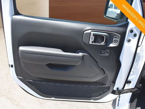 New 2025 Jeep Gladiator Sport image 21