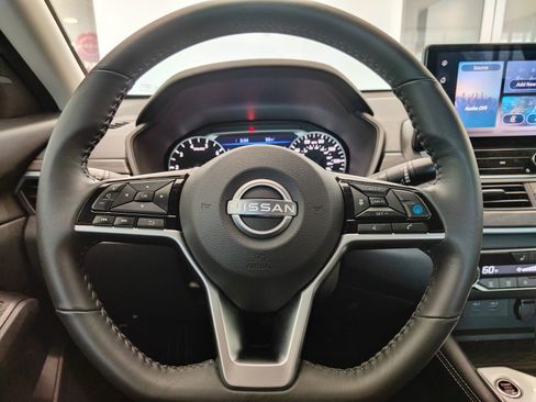Used 2025 Nissan Altima 2.5 SV w/ SV Premium Package FWD image 14
