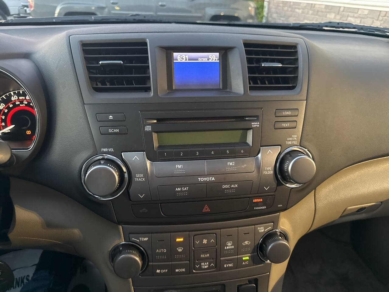 Used 2010 Toyota Highlander SE AWD/4WD image 16