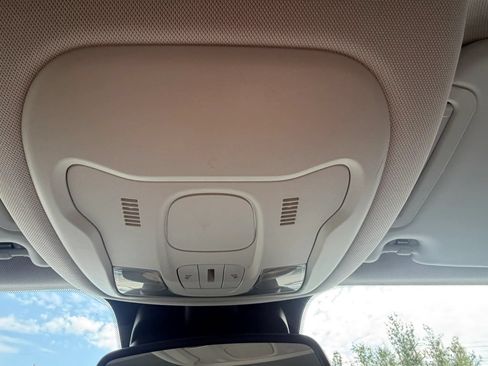 Used 2018 Jeep Renegade Limited FWD image 23