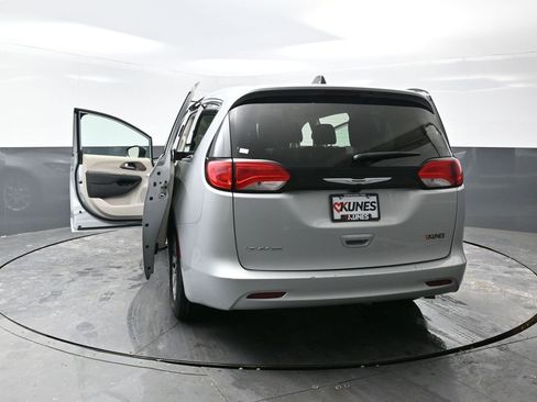 Used 2024 Chrysler Voyager LX image 56