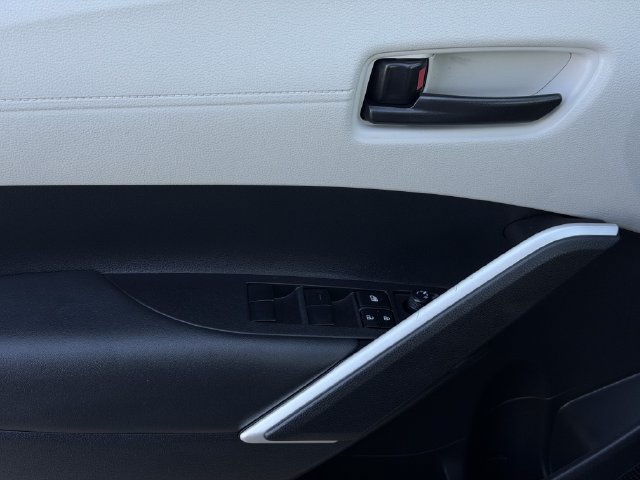 Used 2025 Toyota Corolla Cross L FWD image 23
