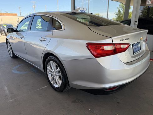 Used 2017 Chevrolet Malibu LT FWD image 4