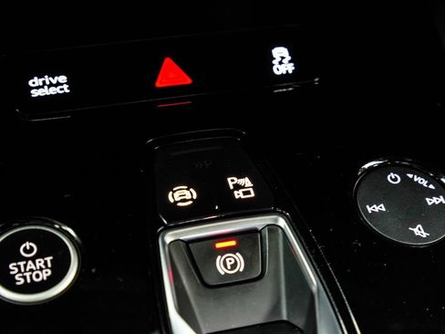 Used 2024 Audi Q4 e-tron Prestige AWD/4WD image 28