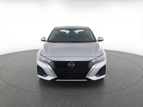 Used 2024 Nissan Altima 2.5 SV FWD image 2