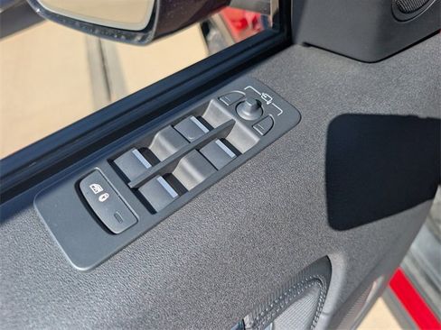 Used 2024 Land Rover Discovery Sport Dynamic SE image 19