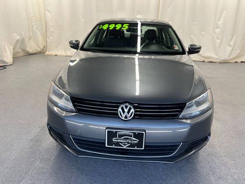 Used 2013 Volkswagen Jetta SE FWD image 2