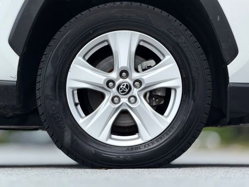 Used 2020 Toyota RAV4 XLE FWD image 21