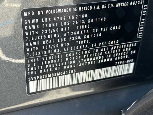 New 2025 Volkswagen Tiguan SE image 24