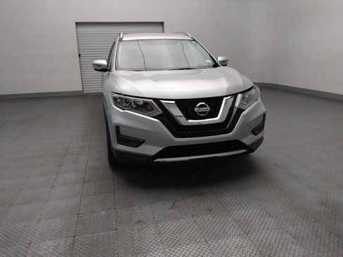 Used 2017 Nissan Rogue SV w/ SV Family Package FWD image 14