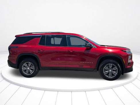 Used 2024 Chevrolet Traverse LT FWD image 2