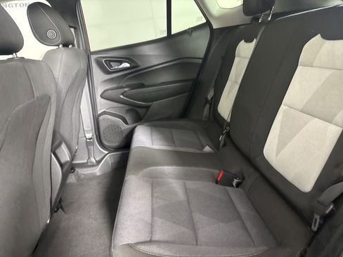 Used 2025 Chevrolet Trax LS FWD image 20