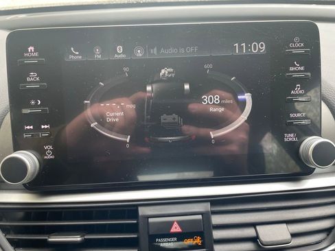 Certified 2022 Honda Accord Hybrid image 18