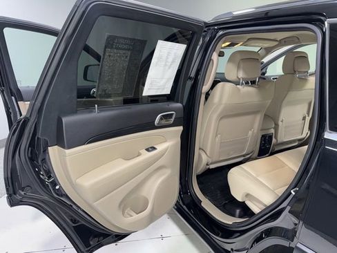 Used 2019 Jeep Grand Cherokee Laredo AWD/4WD image 24
