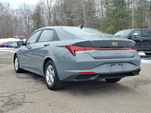 Used 2021 Hyundai Elantra SE image 5