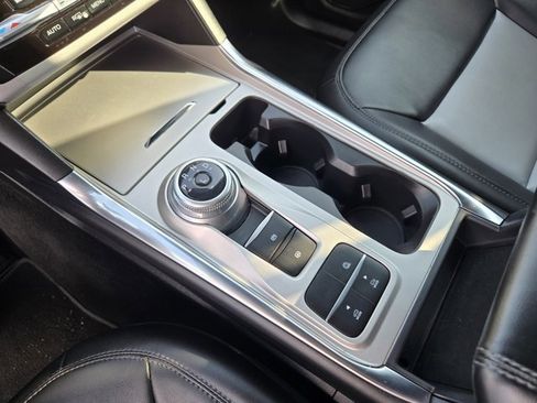 Certified 2022 Ford Explorer XLT w/ Equipment Group 202A image 18