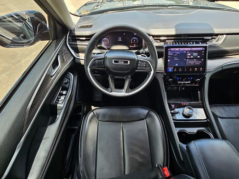 Used 2023 Jeep Grand Cherokee L Limited w/ Luxury Tech Group II AWD/4WD image 29