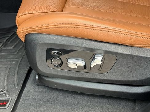 Used 2022 BMW X5 M50i w/ Parking Assistance Package AWD/4WD image 17