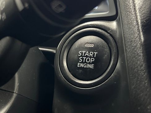 Used 2020 Toyota Yaris XLE image 21