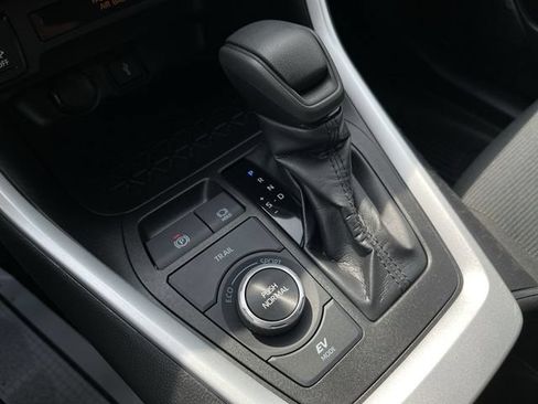 Certified 2022 Toyota RAV4 LE AWD/4WD image 19