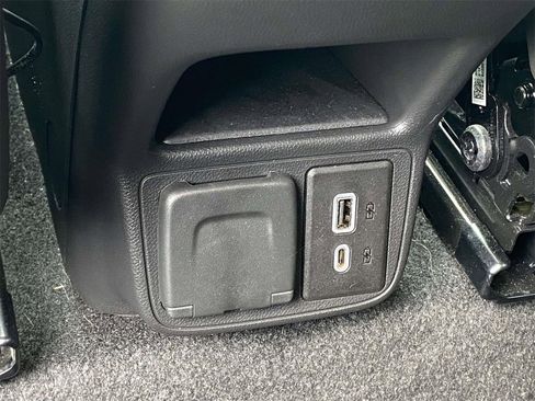 Used 2022 Buick Encore GX Essence w/ Advanced Technology Package image 11