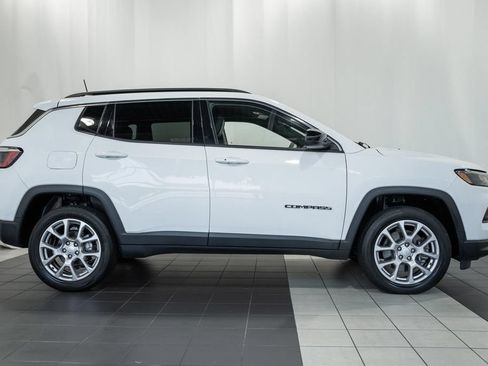 Certified 2023 Jeep Compass Latitude AWD/4WD image 3