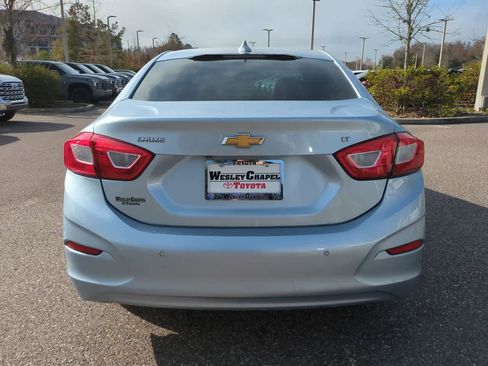 Used 2018 Chevrolet Cruze LT w/ Convenience Package image 5
