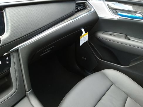 New 2026 Cadillac XT5 Sportv w/ LPO, Onyx Lite Package AWD/4WD image 19