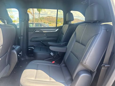 Used 2026 GMC Acadia Elevation w/ Elevation Premium Package FWD image 8