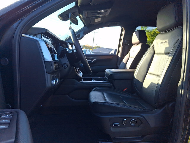 Used 2025 GMC Yukon XL Denali AWD/4WD image 2