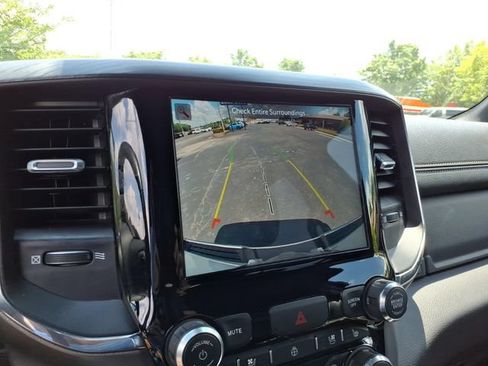 Used 2024 RAM 1500 Laramie AWD/4WD image 15