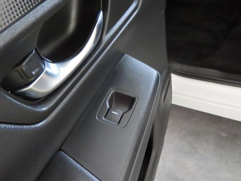 Used 2025 Honda CR-V Sport image 28