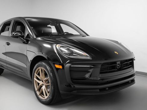 Certified 2025 Porsche Macan image 9