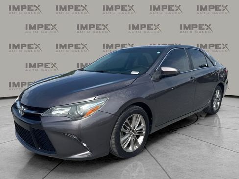 Used 2015 Toyota Camry SE FWD image 1