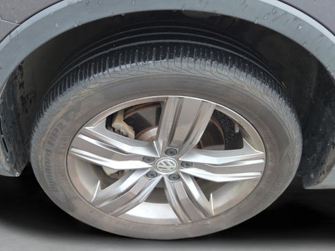 Used 2020 Volkswagen Tiguan SE image 9